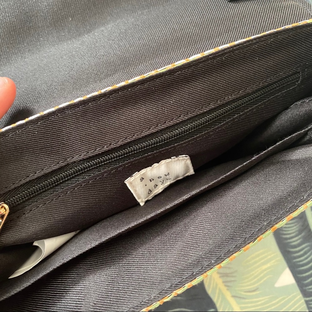 Woven-Pattern Purse - Picture 6 of 7